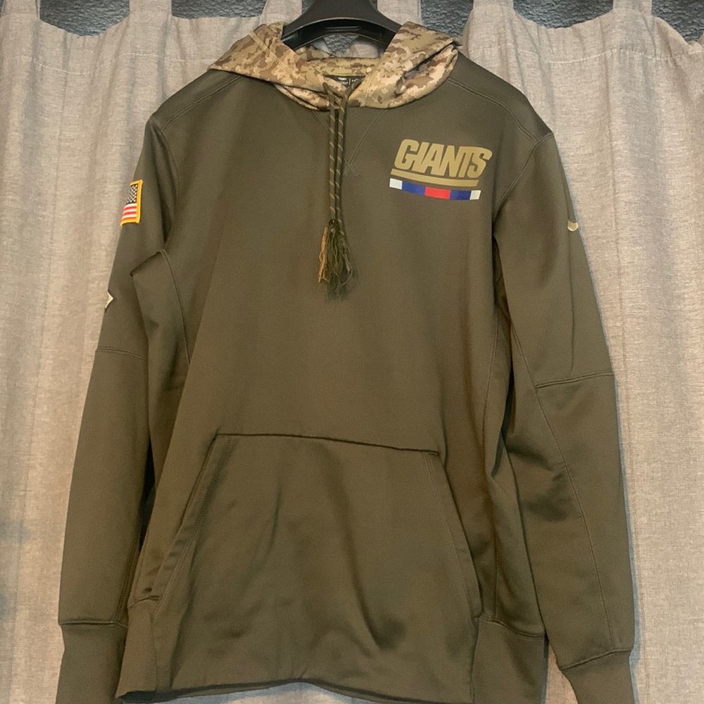 NFL giants on field apparel